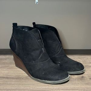 Black wedge bootie